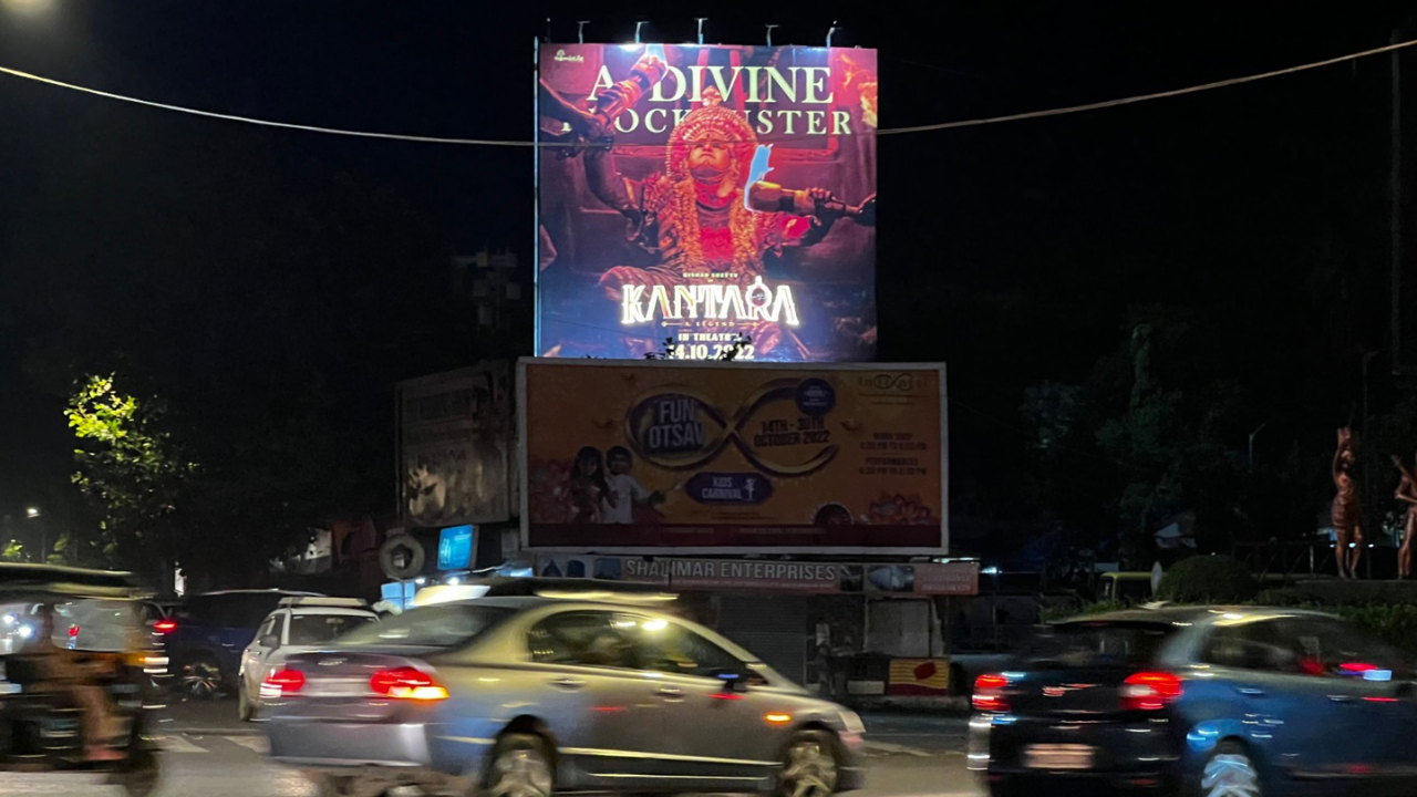 WHAT IS OUT-OF-HOME (OOH) ADVERTISING? KEY FORMATS AND BENEFITS