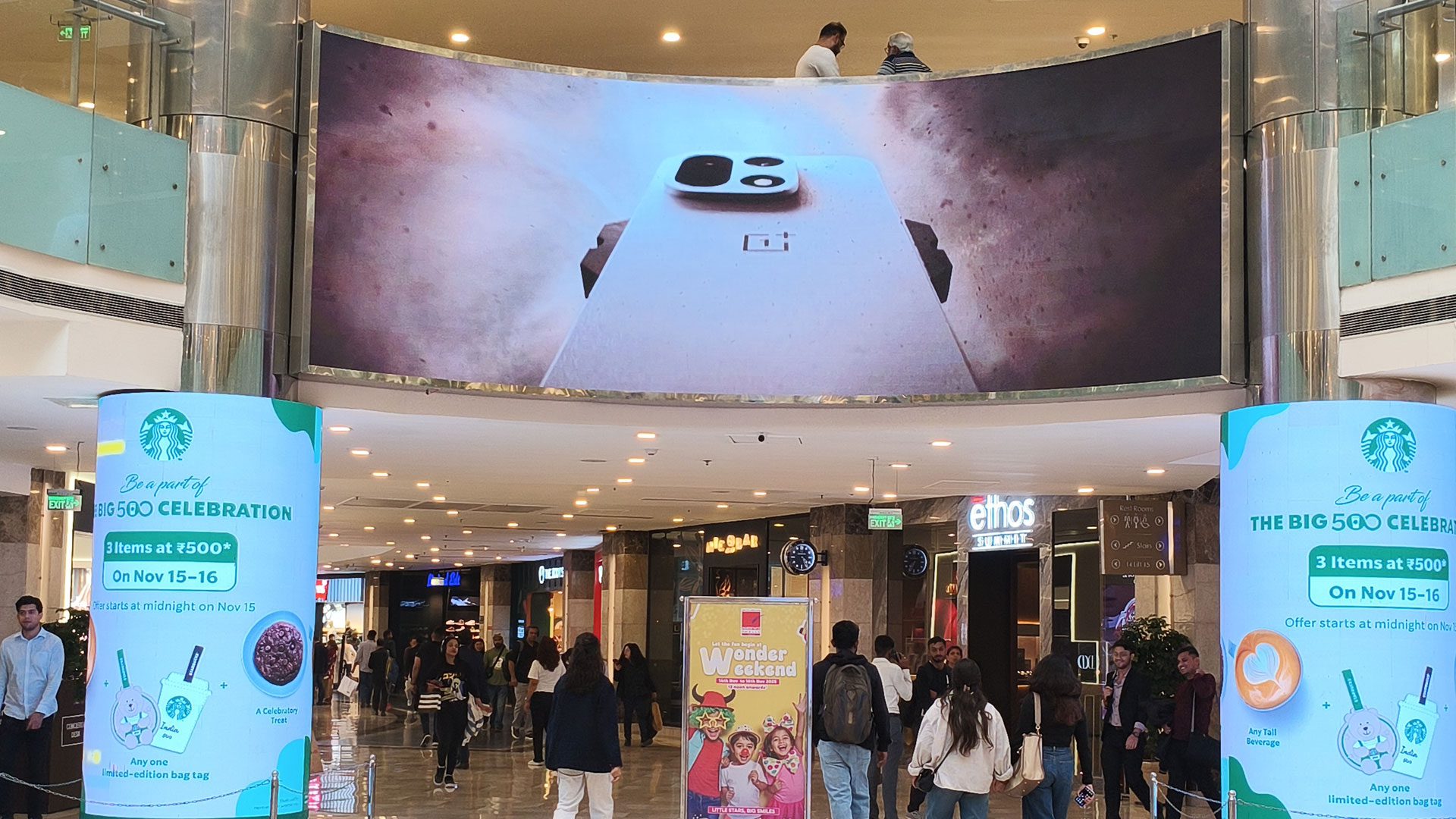 From Malls to Minds — OnePlus 15 Everywhere 👀