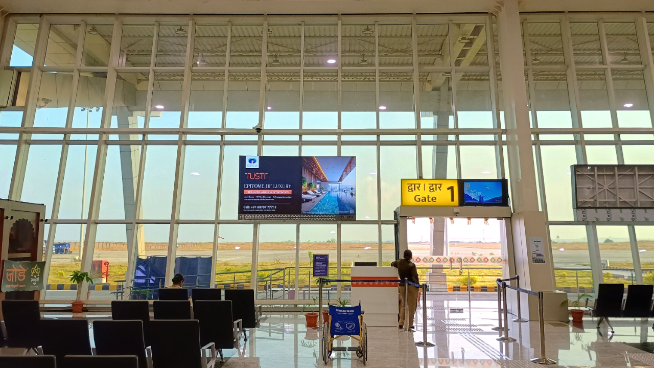 Common Mistakes In Airport Billboard Advertising And How To Avoid Them